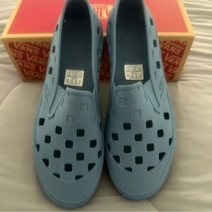 NIB Vans Slip-on Trek Trk Rubber Shoes Captains Blue Size 11 Men’s
Never worn.